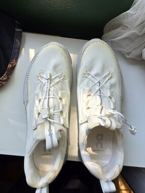 On Running Running Women's White Low-Top Sneakers Size 10